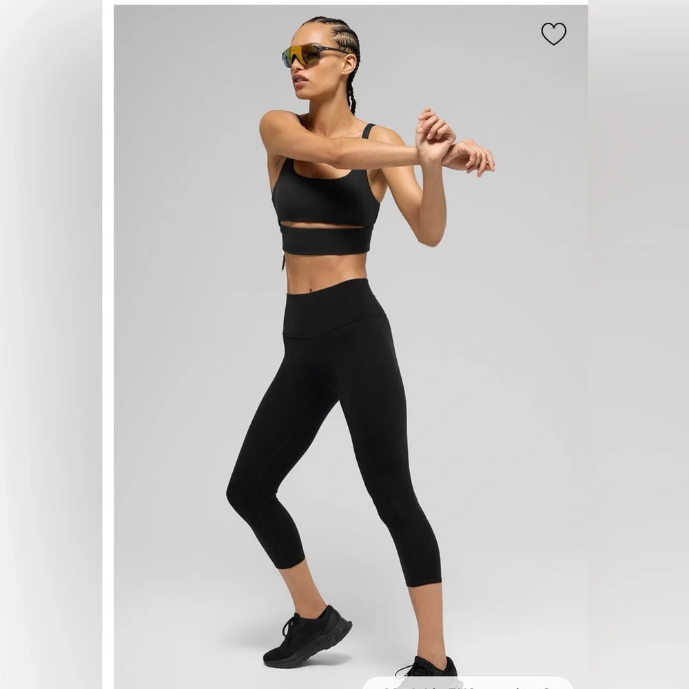 Alo Yoga High-Waist Airbrush Capri Leggings Black size small - Picture 4 of 8